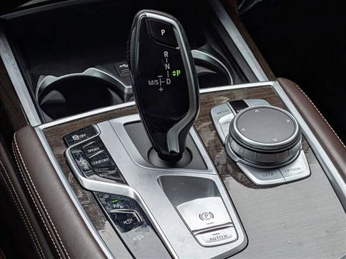 Certified 2022 BMW 750i xDrive image 12