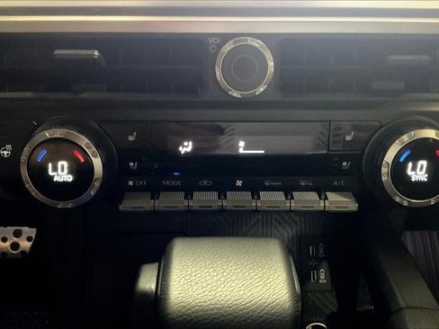 Certified 2024 Toyota Tacoma TRD Sport w/ TRD Sport Premium Package image 33