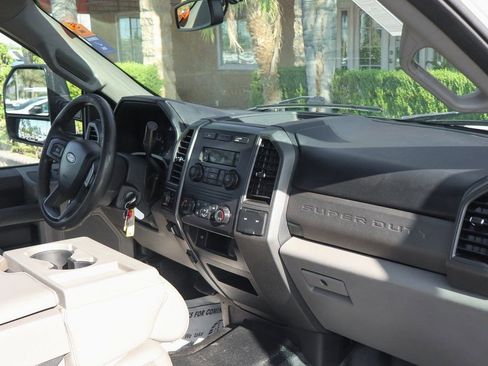 Used 2018 Ford F250 XL w/ Power Equipment Group image 36