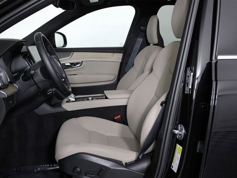 Certified 2025 Volvo XC90 B5 Core w/ Protection Package Premier image 31