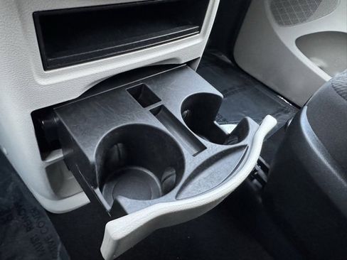 Used 2019 Dodge Grand Caravan SE w/ UConnect Hands-Free Group image 15