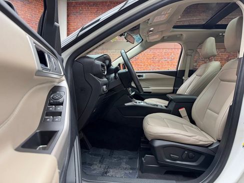 Used 2022 Ford Explorer XLT w/ Equipment Group 202A image 22