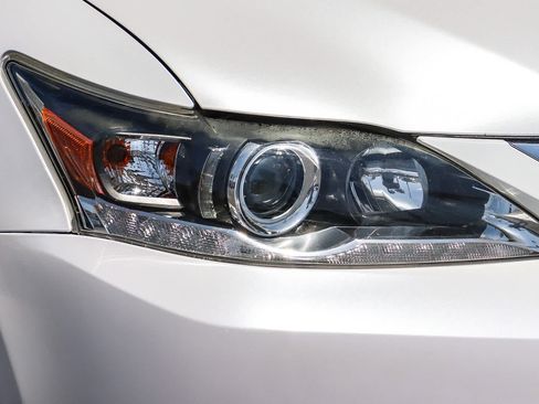 Used 2017 Lexus CT 200h FWD image 4