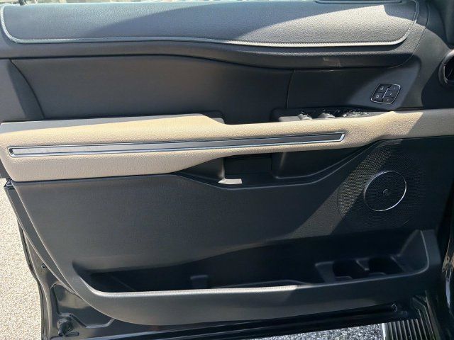 Used 2023 Ford Expedition Limited RWD image 22