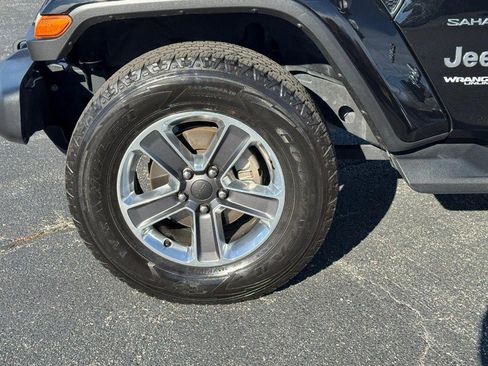 Used 2021 Jeep Wrangler Unlimited Sahara image 9