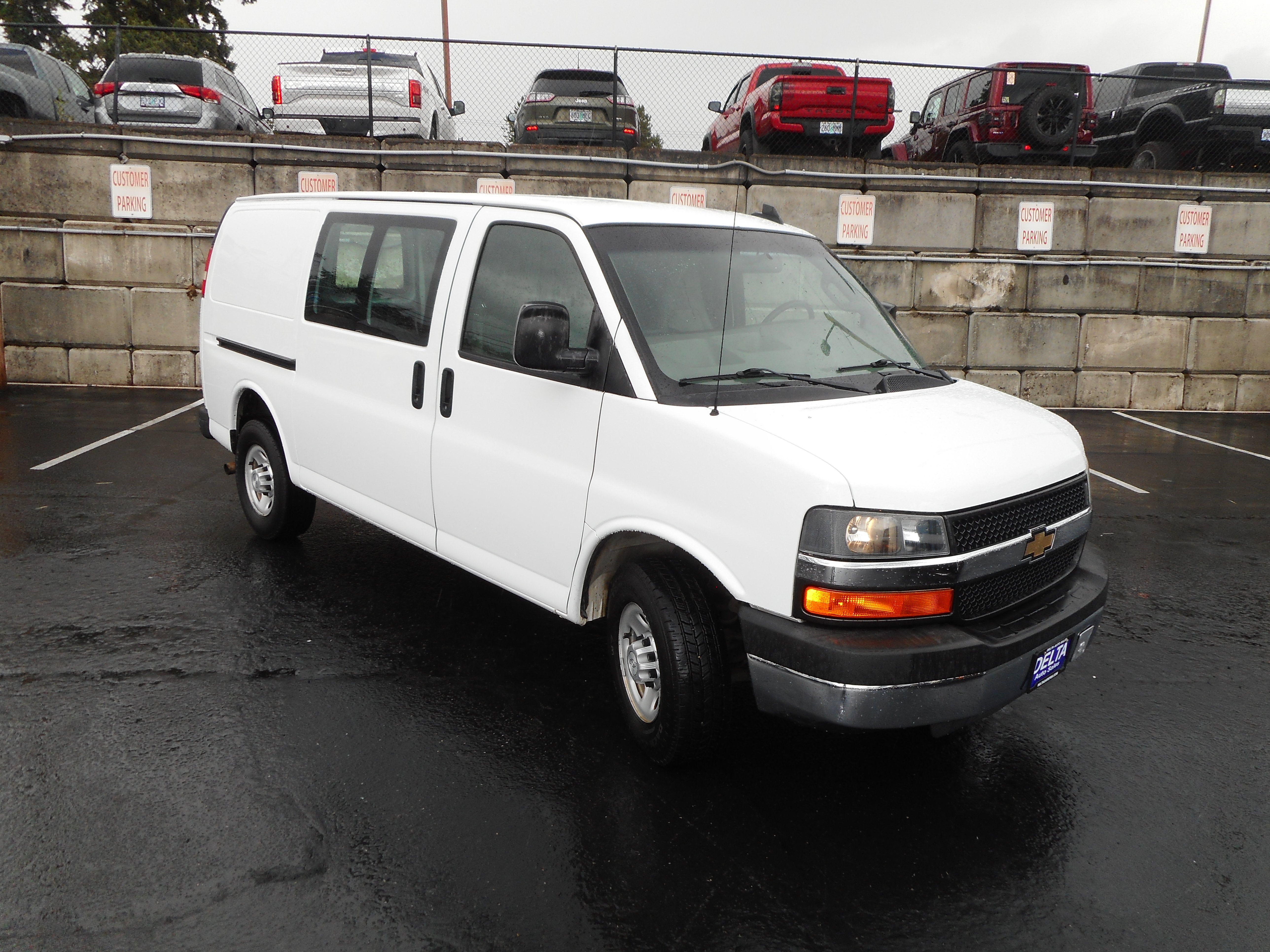 Used 2016 Chevrolet Express 2500 RWD image 5