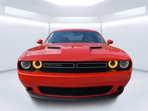 Used 2020 Dodge Challenger SXT image 8