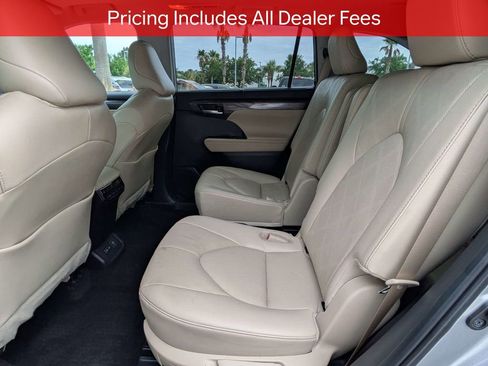 Used 2024 Toyota Highlander Platinum FWD image 15