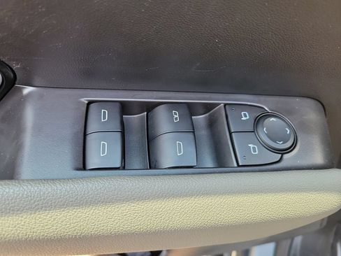 Used 2025 Chevrolet Colorado ZR2 w/ Technology Package AWD/4WD image 14