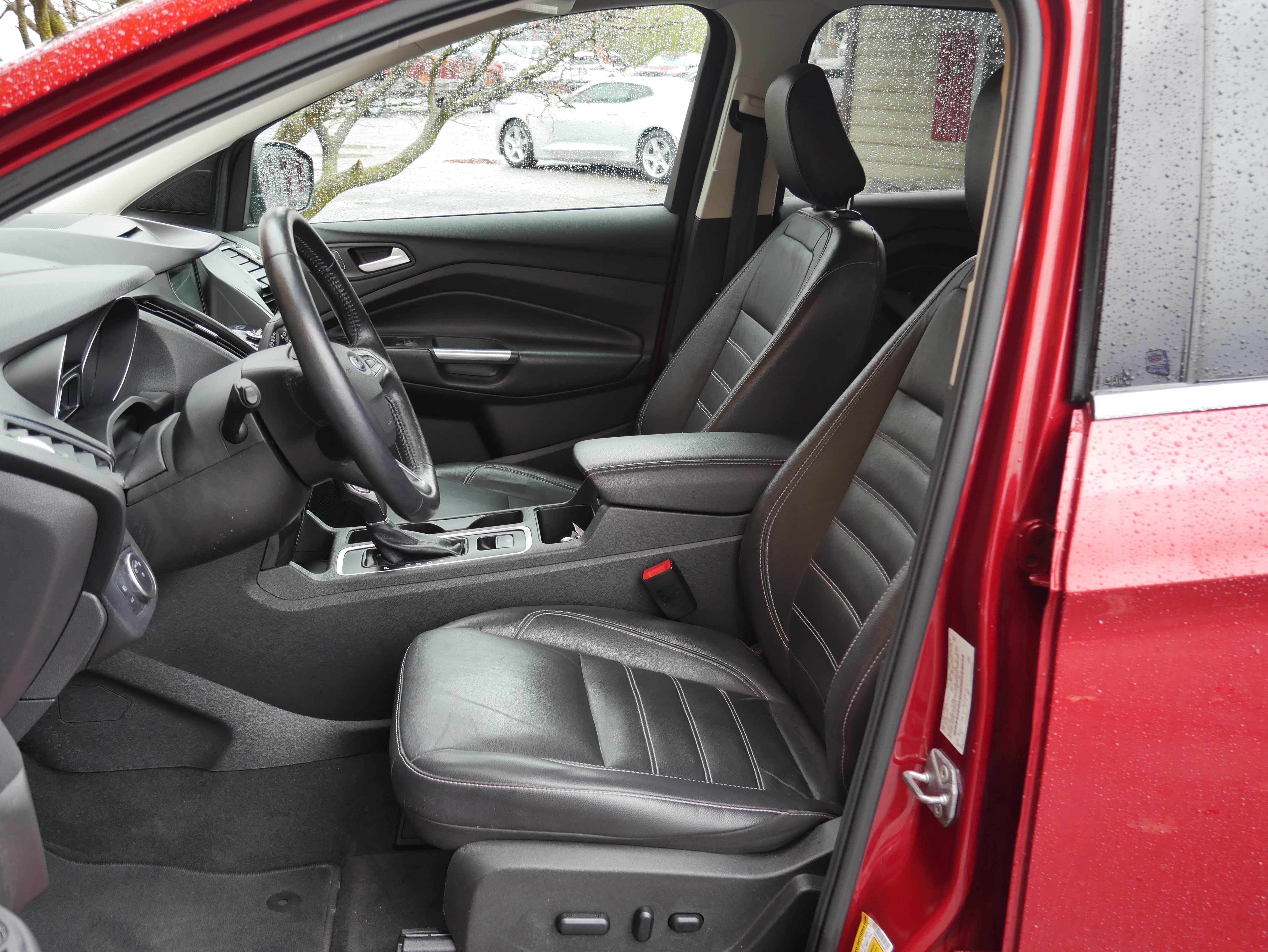 Used 2018 Ford Escape Titanium w/ Ford Safe & Smart Package AWD/4WD image 3