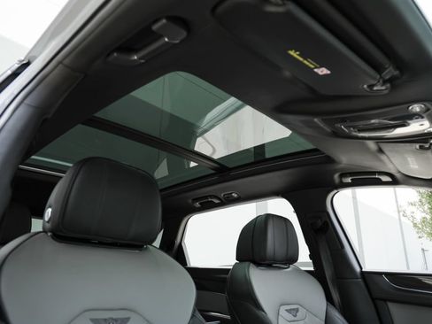 Used 2023 Bentley Bentayga Extended Wheelbase AWD/4WD image 23