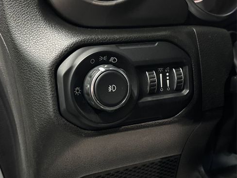 Used 2022 Jeep Wrangler Unlimited Sport image 31