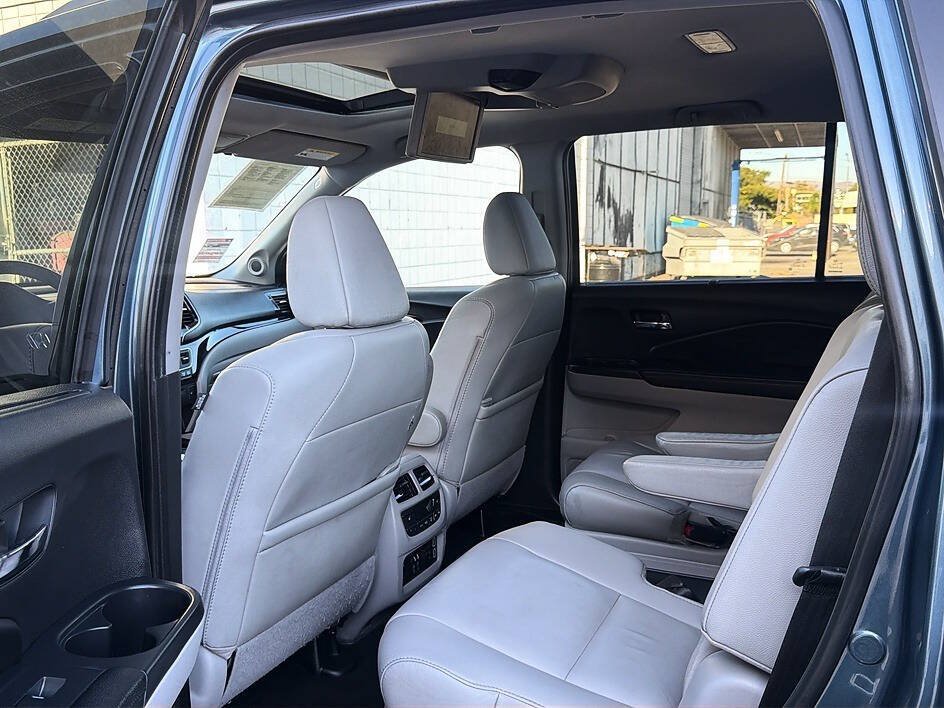 Used 2019 Honda Pilot Touring image 17