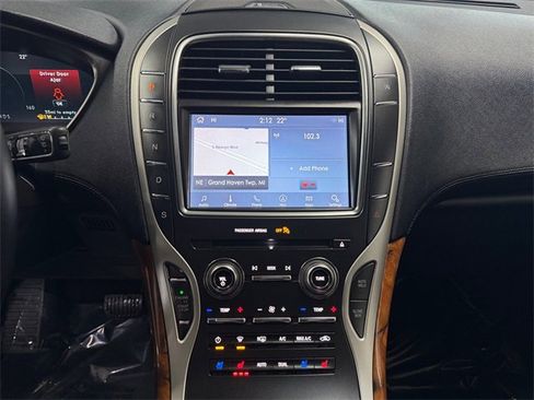 Used 2019 Lincoln Nautilus Reserve image 5