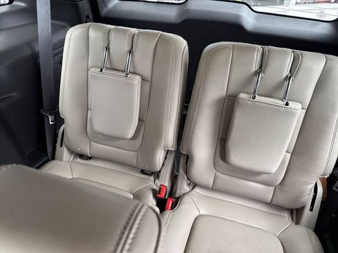 Used 2014 Ford Explorer XLT w/ Equipment Group 202A AWD/4WD image 18