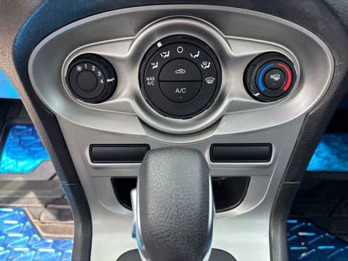 Used 2019 Ford Fiesta SE FWD image 19