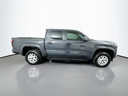 Certified 2025 Toyota Tacoma SR5 AWD/4WD image 4