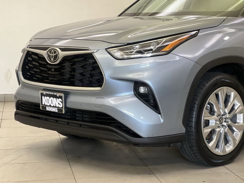 Used 2023 Toyota Highlander Limited AWD/4WD image 29