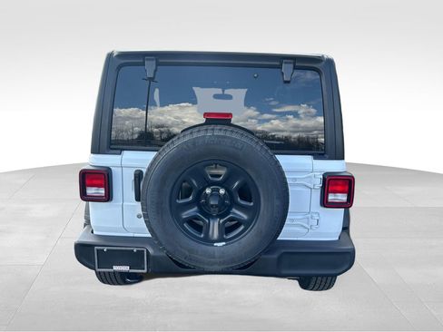 Used 2022 Jeep Wrangler Sport AWD/4WD image 4