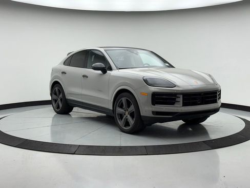 Used 2024 Porsche Cayenne Coupe image 7