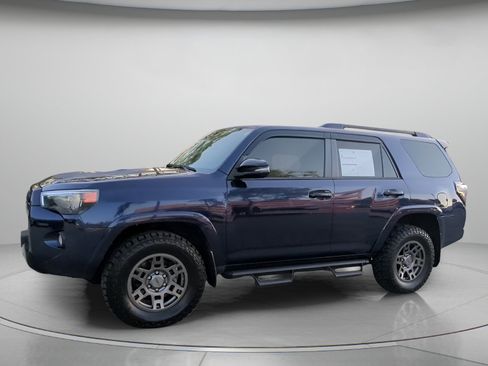 Used 2020 Toyota 4Runner Venture w/ Moonroof Package AWD/4WD image 11