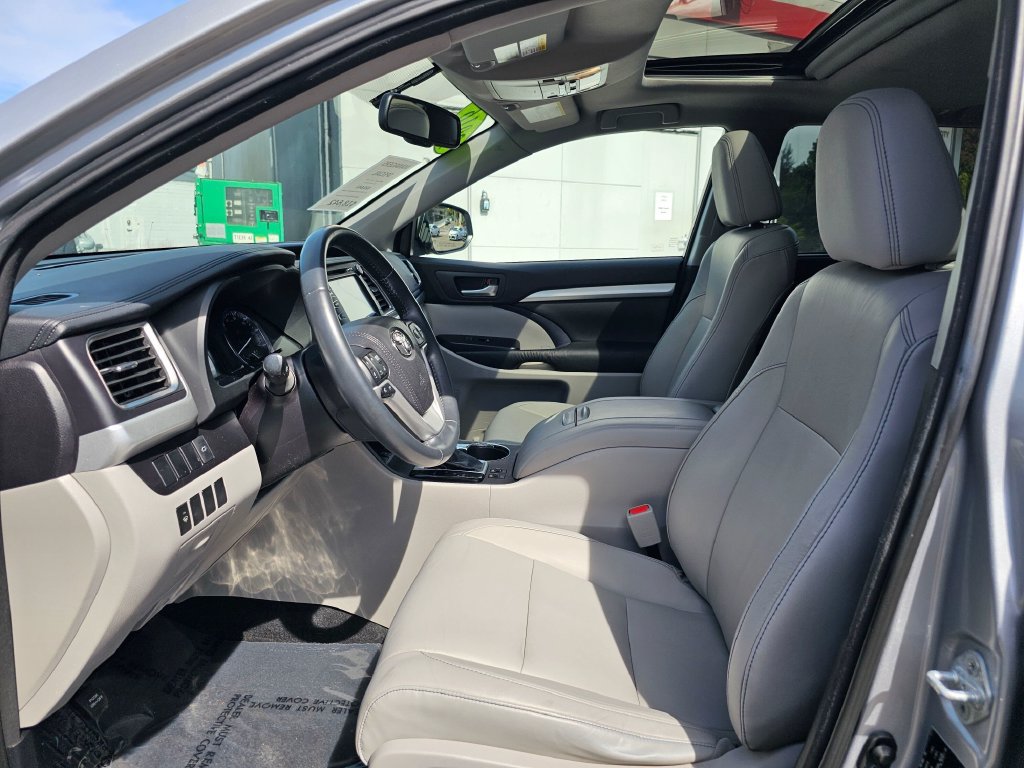 Used 2016 Toyota Highlander XLE AWD/4WD image 20
