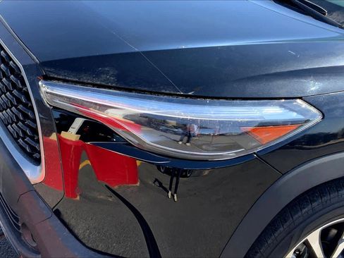 Used 2024 Toyota Corolla Cross XLE w/ Convenience Package image 28