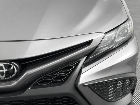 Used 2023 Toyota Camry SE FWD image 4