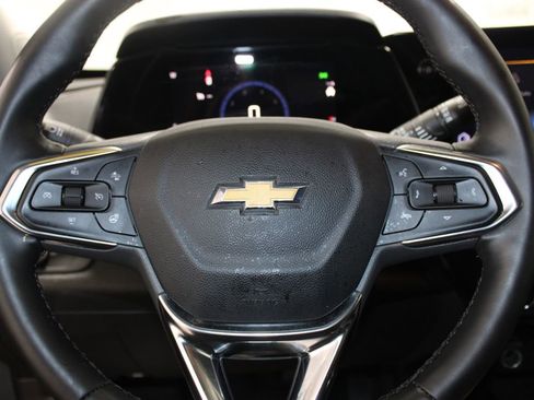 Used 2025 Chevrolet Trax LT w/ LT Convenience Package image 29