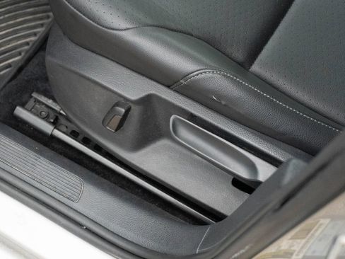 Used 2020 Volkswagen Golf 4-Door FWD image 11