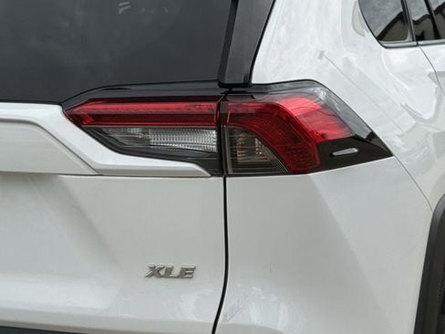 Used 2019 Toyota RAV4 XLE Premium FWD image 7