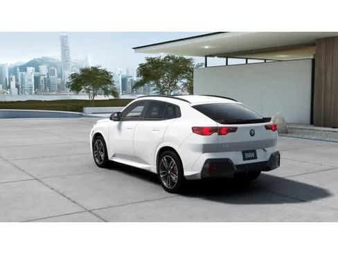 New 2026 BMW X2 xDrive28i w/ Technology Package image 2