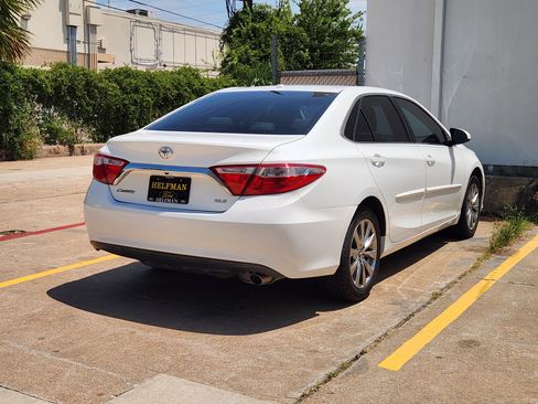 Used 2016 Toyota Camry XLE w/ Moonroof Package FWD image 3