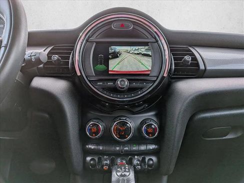 Used 2019 MINI Cooper 4-Door Hardtop image 14