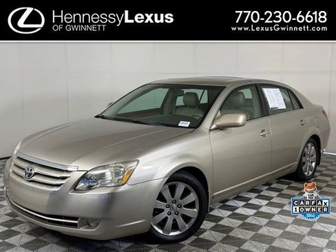 Used 2005 Toyota Avalon XLS FWD image 1