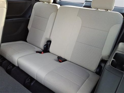 Used 2023 Chevrolet Traverse LS image 21