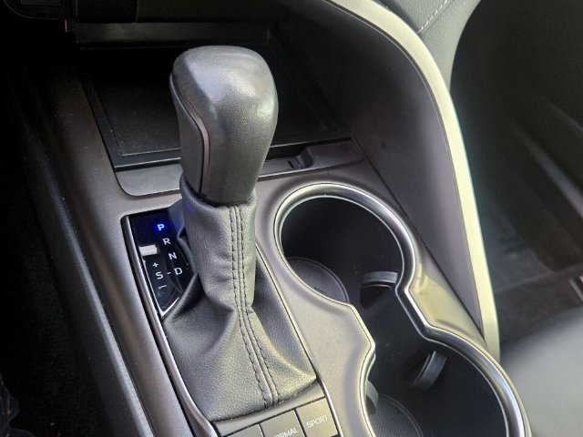 Used 2024 Toyota Camry SE w/ Convenience Package FWD image 17