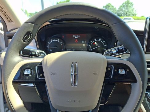 Certified 2022 Lincoln Corsair AWD w/ Equipment Group 101A image 19