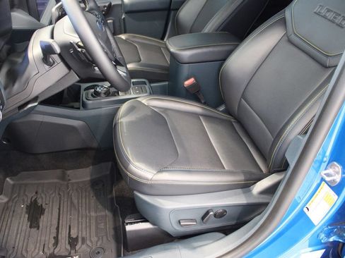 Used 2025 Ford Maverick Lobo AWD/4WD image 10