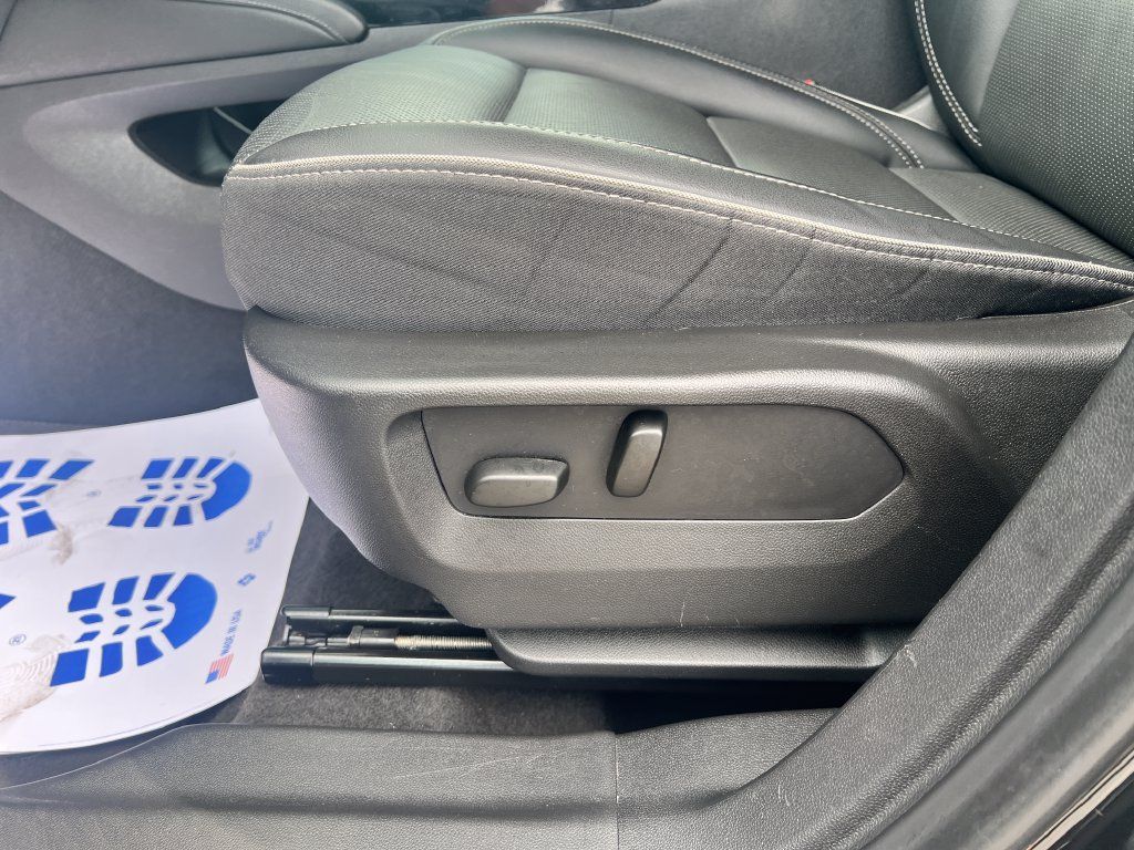 Used 2023 Buick Envision Essence AWD/4WD image 17