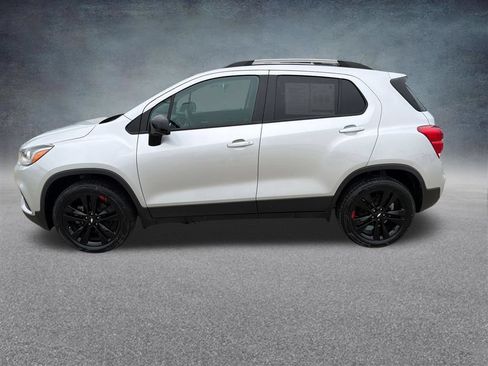 Used 2020 Chevrolet Trax LT w/ Redline Edition AWD/4WD image 2