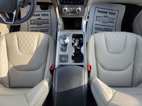 Used 2024 Ford Edge Titanium AWD/4WD image 17