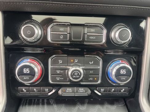 Used 2023 GMC Yukon XL Denali image 29