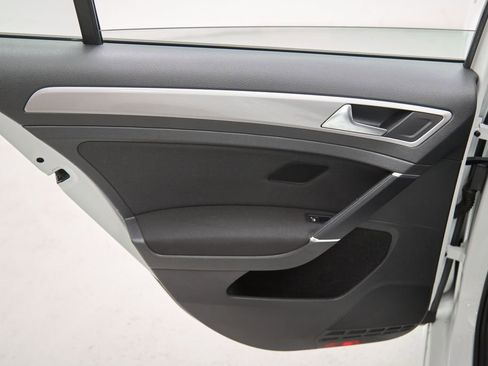 Used 2015 Volkswagen e-Golf Limited Edition image 22