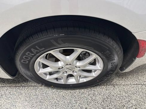 Used 2023 Chrysler Pacifica Touring-L FWD image 14