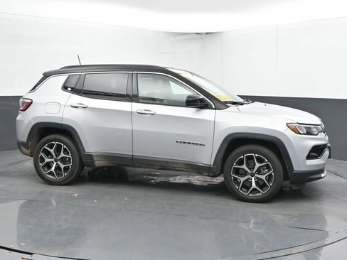 Used 2025 Jeep Compass Limited AWD/4WD image 12