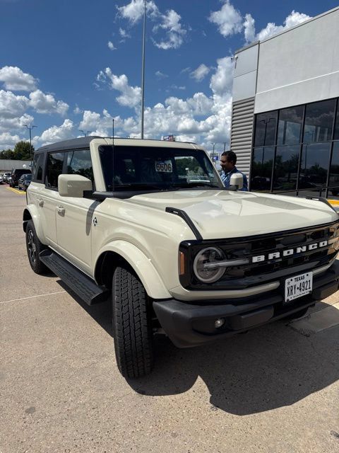 Used 2025 Ford Bronco Outer Banks AWD/4WD image 6