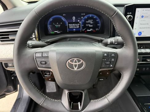 Used 2025 Toyota Camry XLE FWD image 11