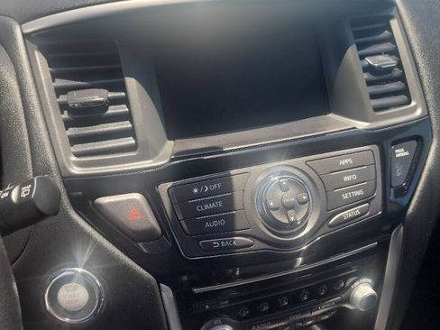Used 2018 Nissan Pathfinder S FWD image 11