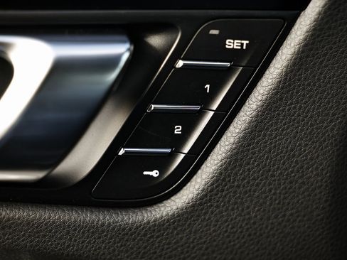 New 2026 Porsche Macan image 13